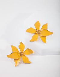 Gold Wavy Flower Stud Earrings - link has visual effect only