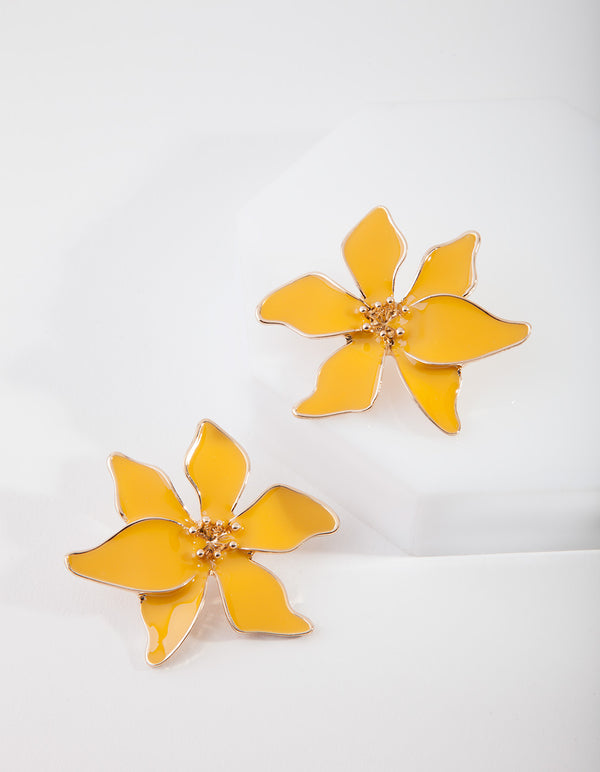 Gold Wavy Flower Stud Earrings